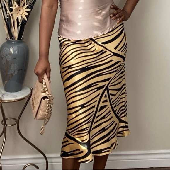 Gold silk skirt - Picture 1 of 1